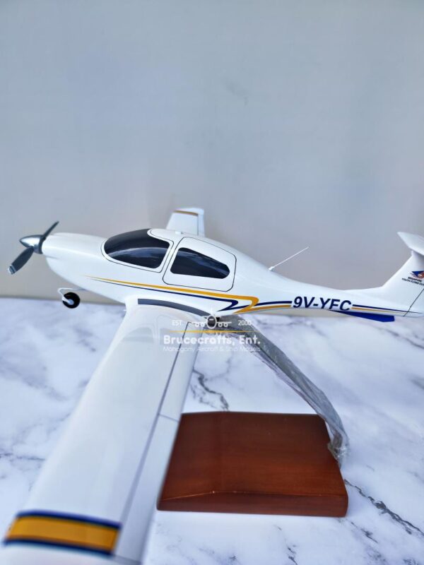 Diamond Star DA40 (9V-YFC) - Image 9